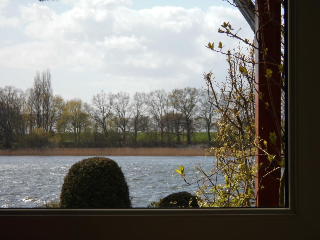 Bungalow Idylle Am See Neuruppin Luaran gambar
