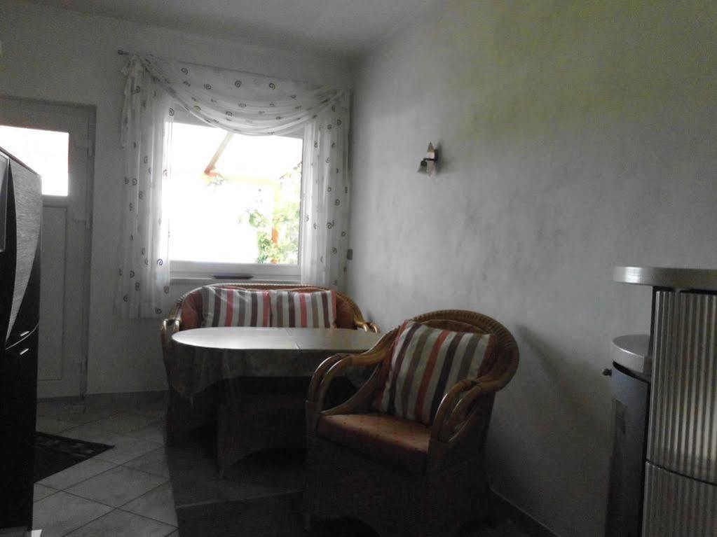 Bungalow Idylle Am See Neuruppin Luaran gambar